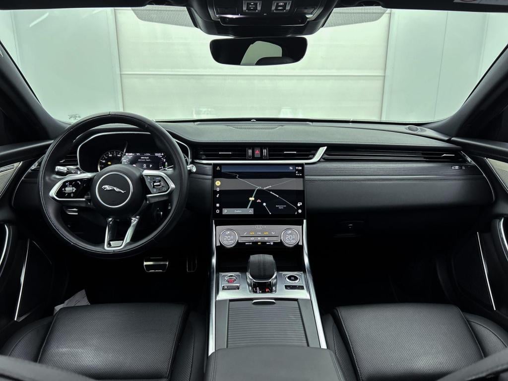 Jaguar XF 2.0 p250 hse | panoramadak | navigatie | apple carplay / android 