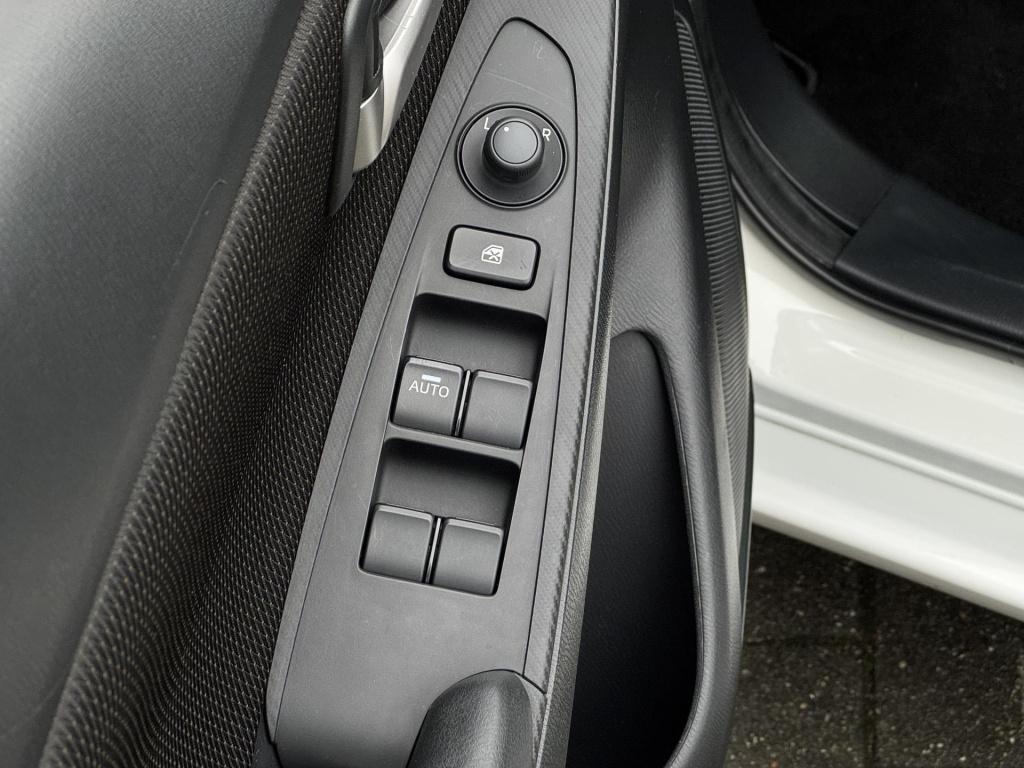 Mazda 2 1.5 skyactiv-g style selected nl-auto, allseason banden!