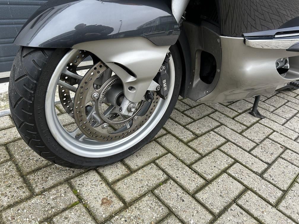 Als nieuw zijnde BMW K1200LT uit 2005 met slecht 23164km!! €5750,-