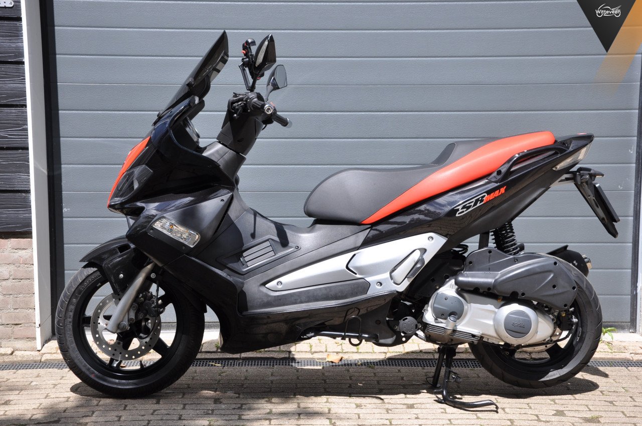 Aprilia SR Max 300