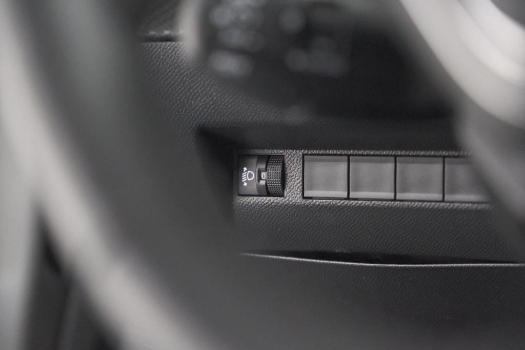 Peugeot 208 puretech 100 allure | gris selenium | apple carplay | parkeerse