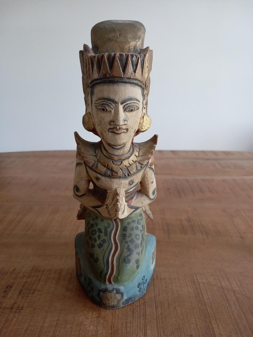 Hout gesneden Aziatisch beeldje