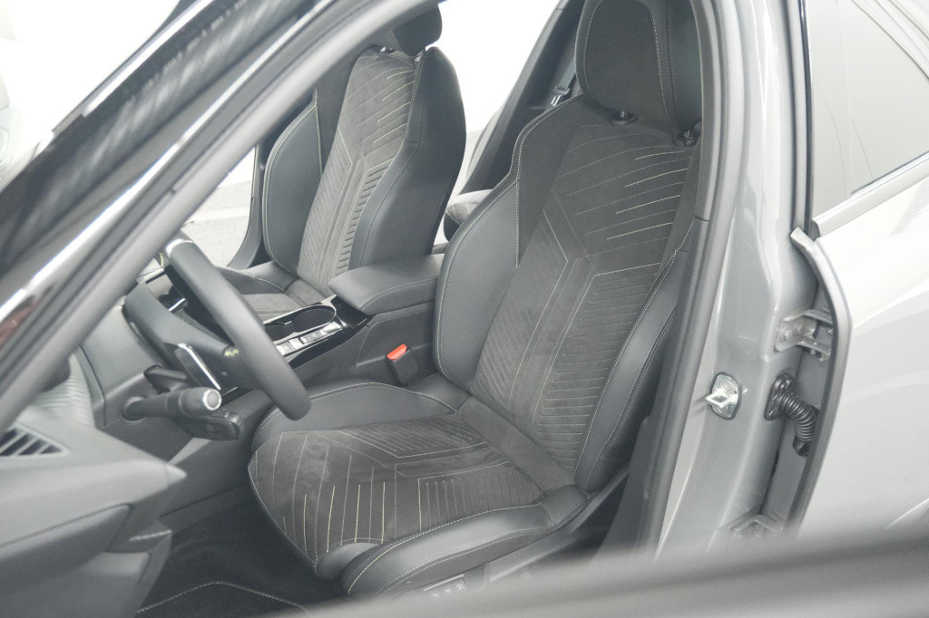 Peugeot 2008 puretech 130 eat8 gt | 360 camera | stoelmassage | adaptieve c