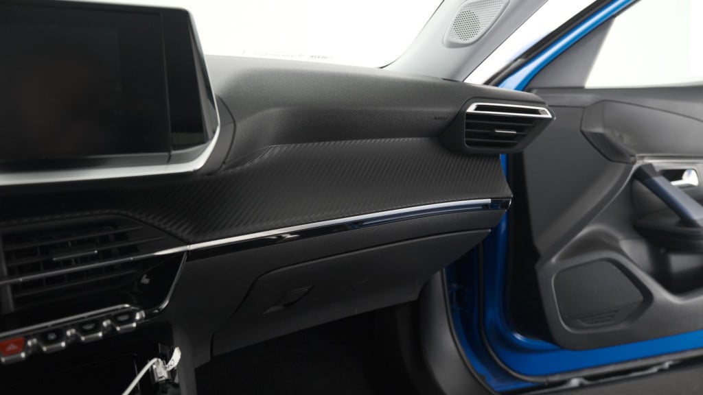 Peugeot 2008 puretech 130 allure | trekhaak | camera | apple carplay | stoe