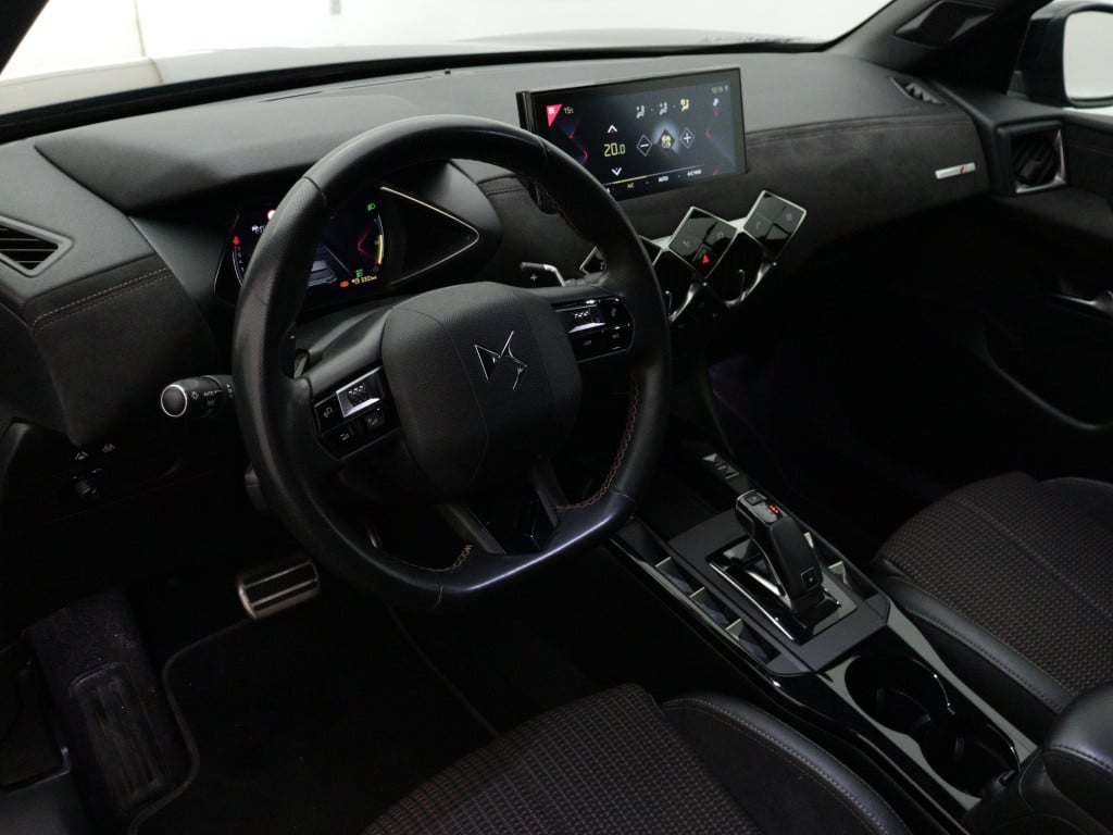 Ds Ds 3 crossback 130 pk automaat performance line | rijklaar | trekhaak |
