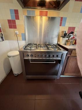 5-pits gasfornuis met oven en bijpassende afzuigkap/dampkap