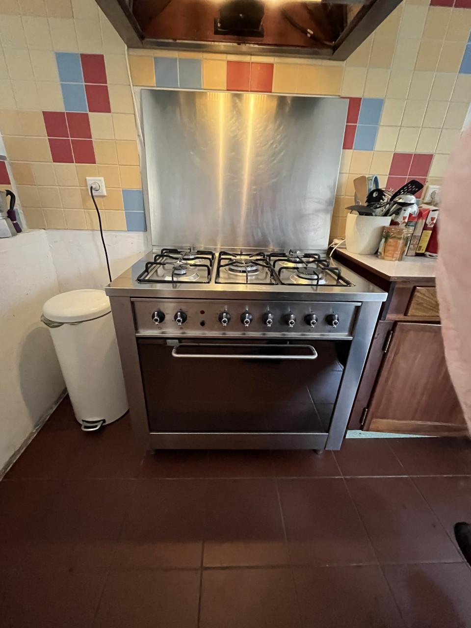 5-pits gasfornuis met oven en bijpassende afzuigkap/dampkap