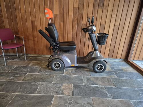 Scootmobiel: zeer goed,met vier wielen