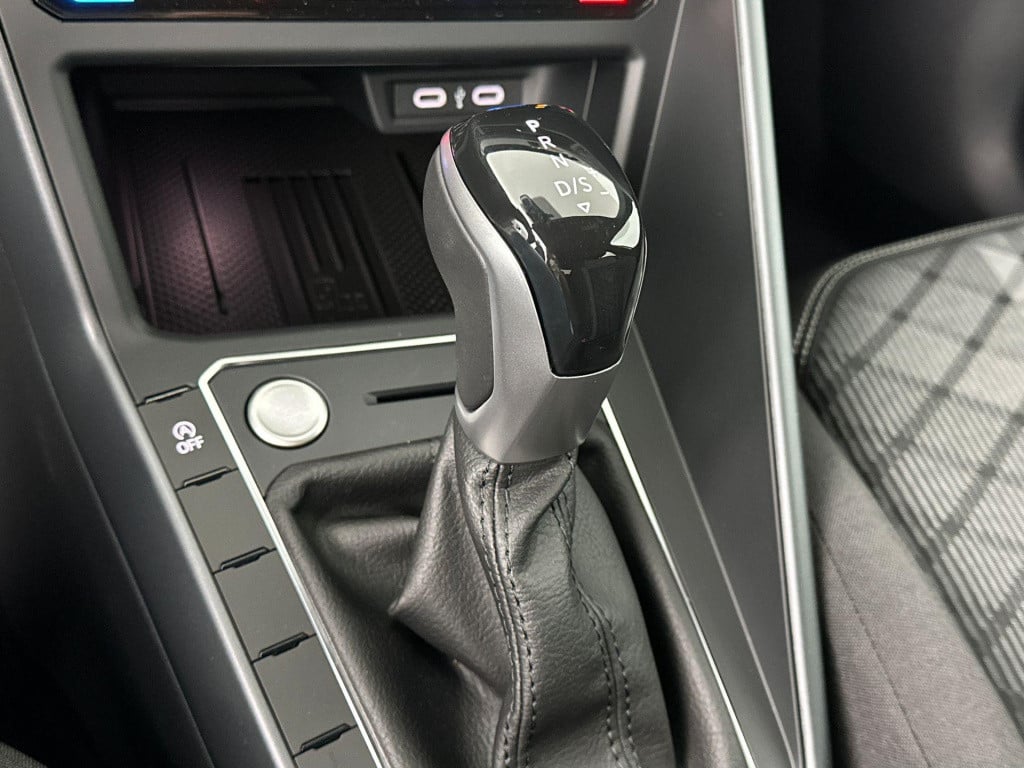 Volkswagen Taigo r-line-edition 1.5 110 kw / 150 pk tsi cuv 7 versn