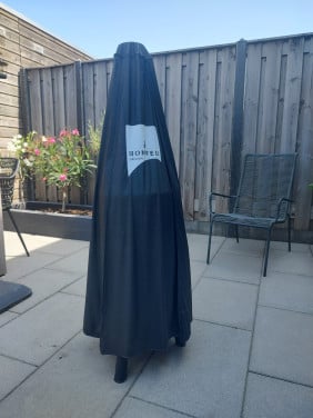 Zwarte tuinhaard (bijna nooit gebruikt) - gereserveerd