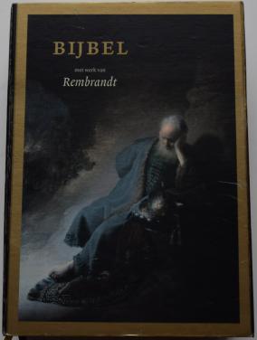 Bijbel met werk van Rembrandt.