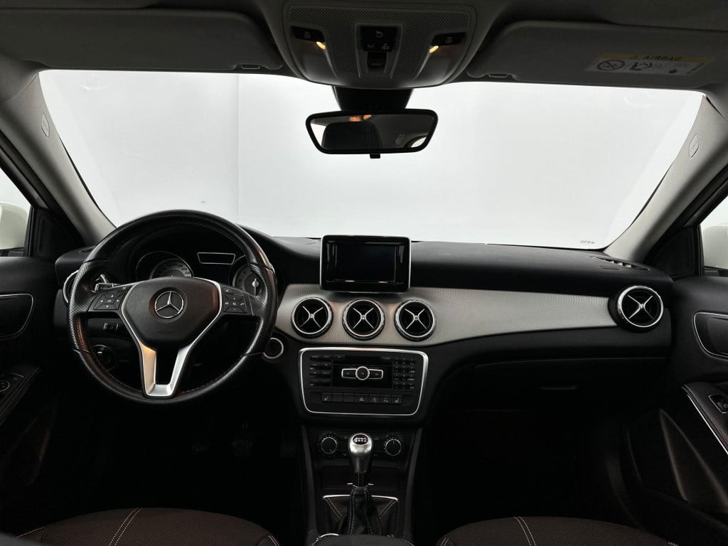 Mercedes-Benz Gla-klasse 180 ambition | panoramadak | navigatie | verwamde 