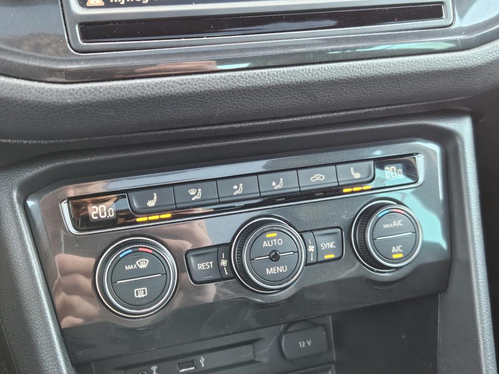 Volkswagen Tiguan 1.4 tsi act connected series | pano | acc