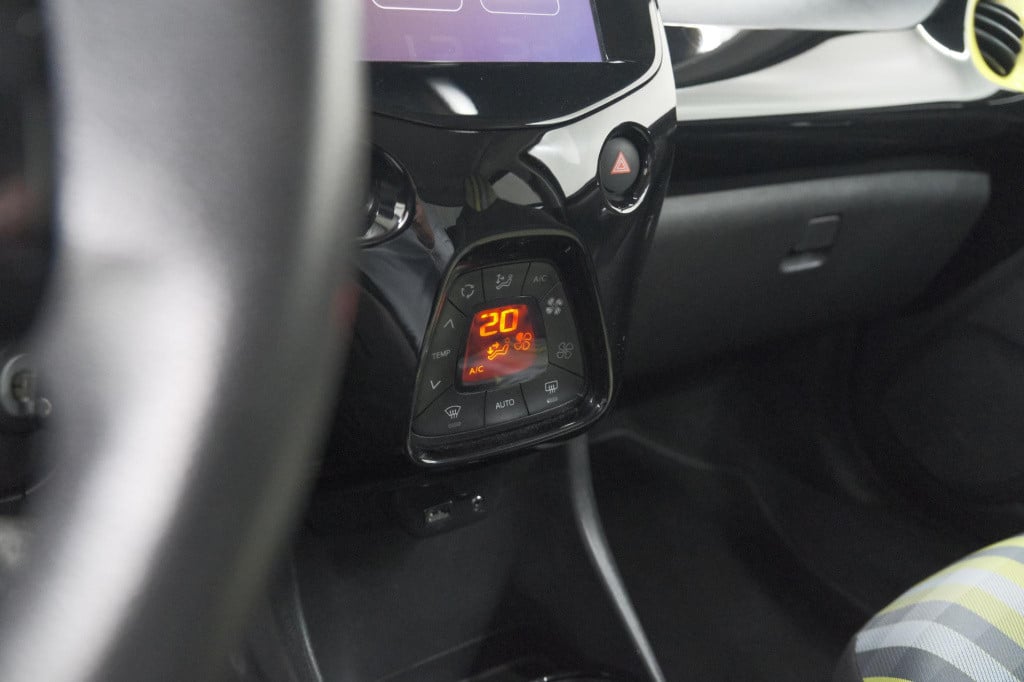 Peugeot 108 1.0 e-vti collection top! | elektrisch vouwdak | apple carplay 