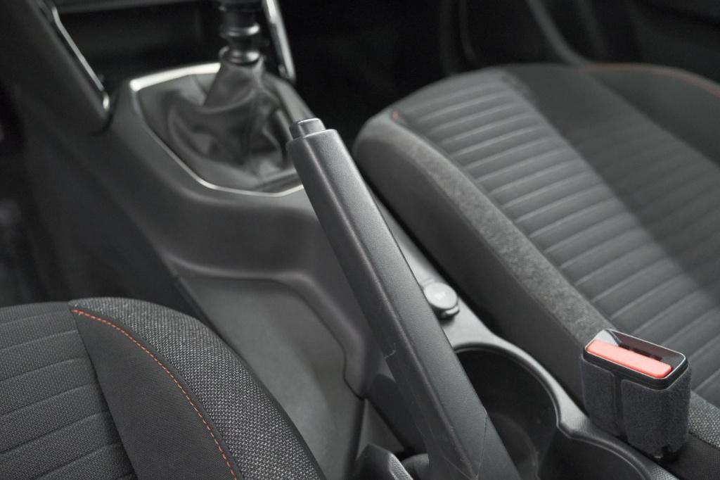 Peugeot 208 puretech 100 blue lease allure | navigatie | apple carplay | st