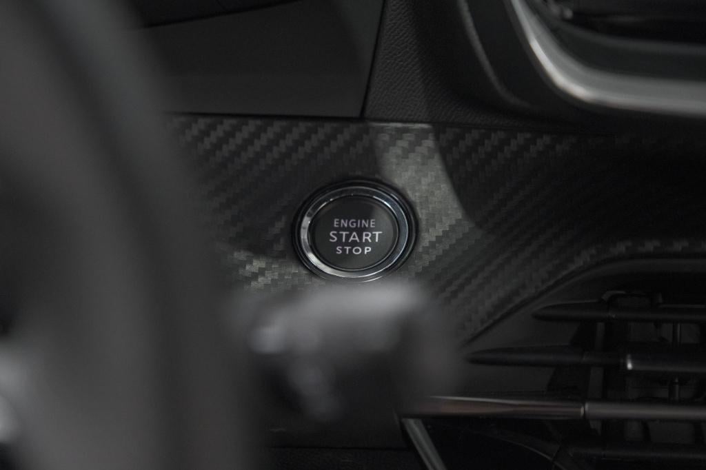 Peugeot 2008 puretech 130 eat8 gt | camera | parkeersensoren | apple carpla