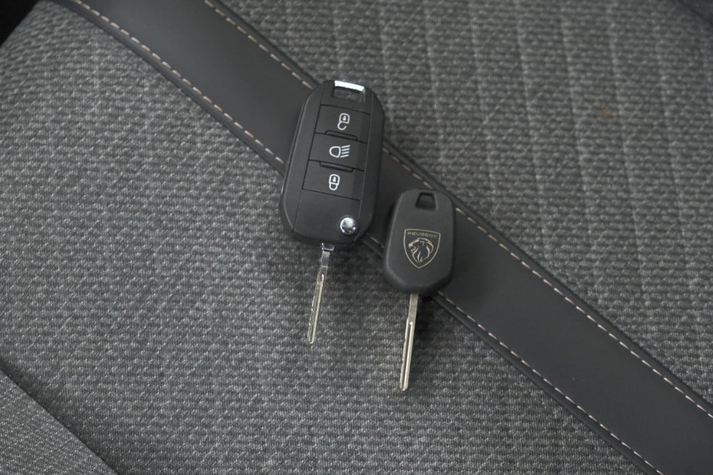 Peugeot 2008 hybrid 136 e-dcs6 allure | 360 camera | adaptieve cruise contr
