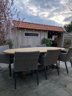 Tuintafel en -stoelen