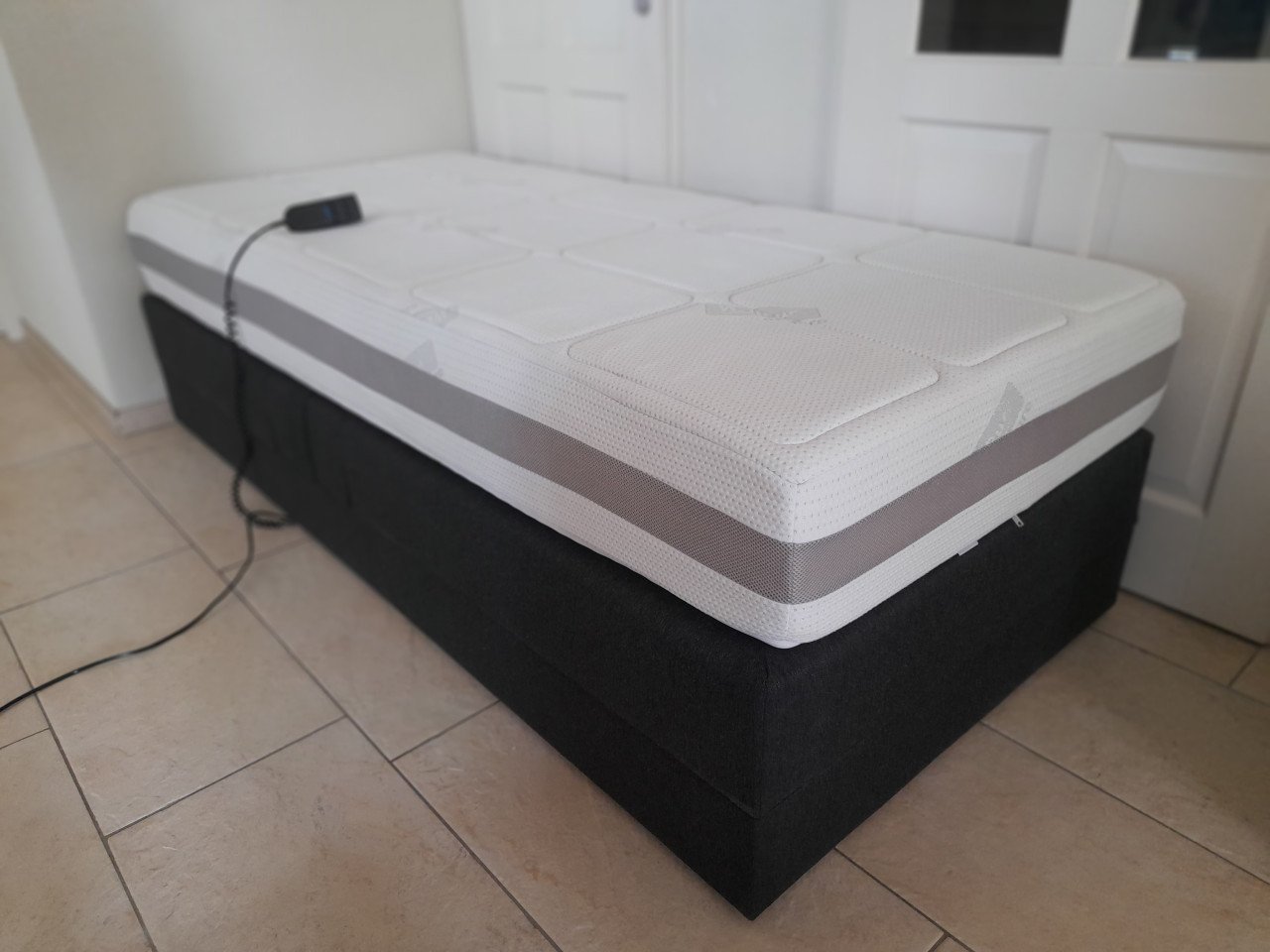 Elektrisch verstelbare Boxspring 90 x 200 (in goede  nette staat )