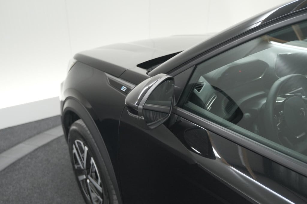 Peugeot E-2008 ev active 50 kwh | parkeersensoren | apple carplay | climate