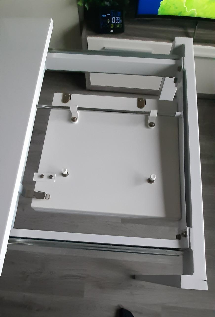 Eetkamertafel en stoelen