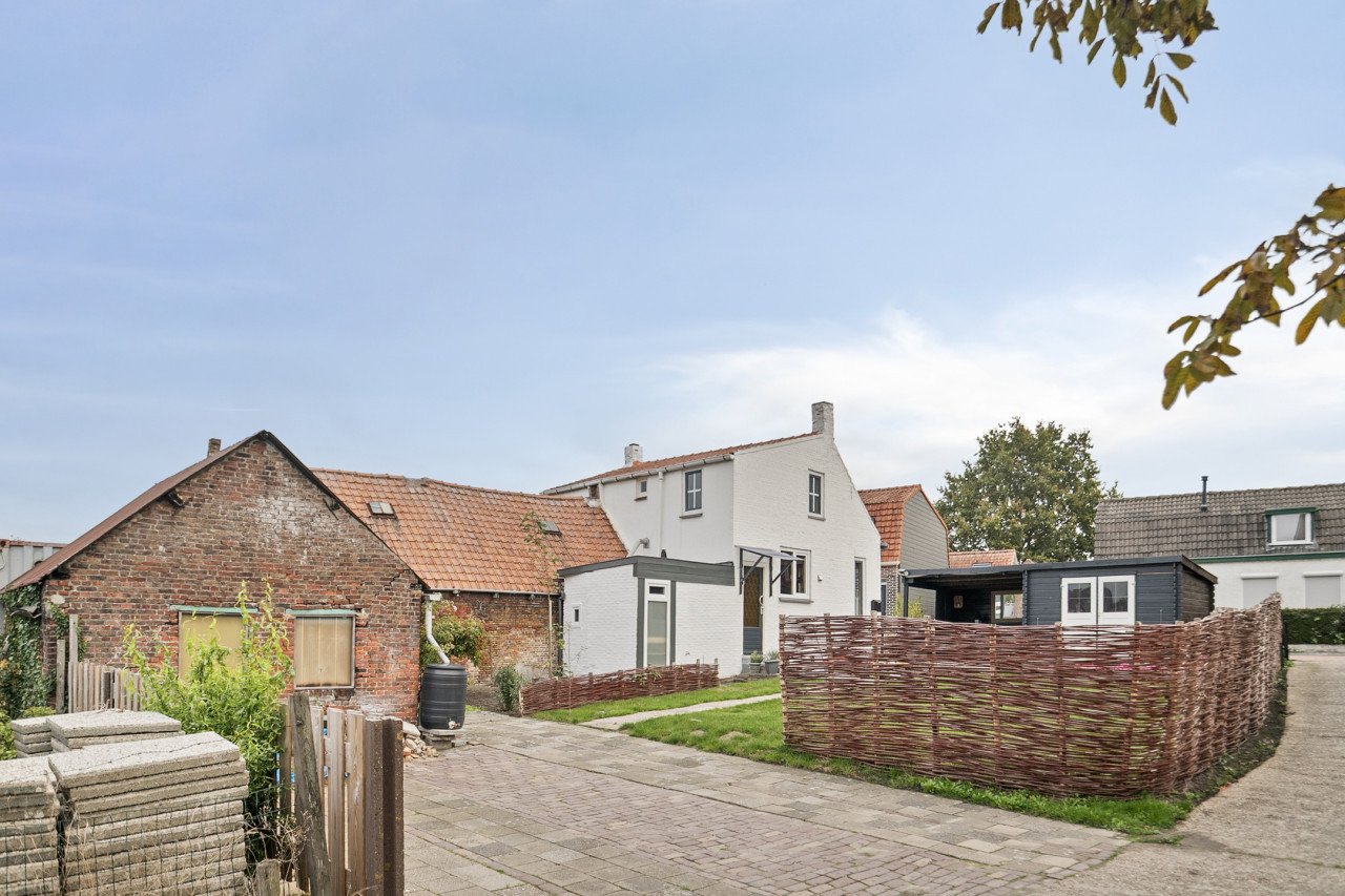 Fluistertip, half vrijstaande woning met fijne tuin, schuur, overkapping