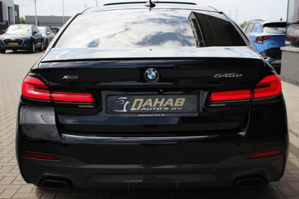 BMW 5 Serie 545e xdrive m-sport | schuifdak | 360 | head up | acc | el.trek