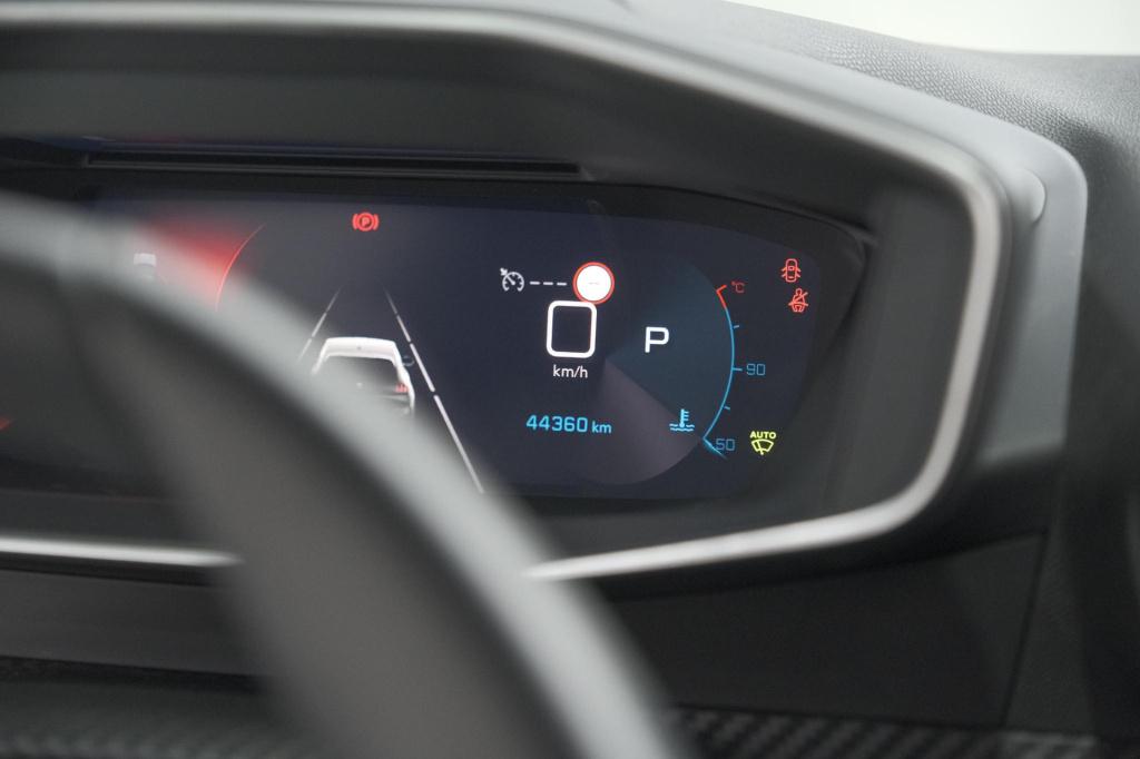 Peugeot 208 puretech 100 eat8 allure | camera | navigatie | apple carplay |