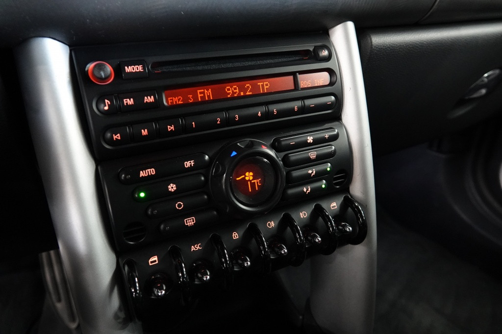 Mini Cooper mini 1.6 chili | cruise | milltek | xenon |