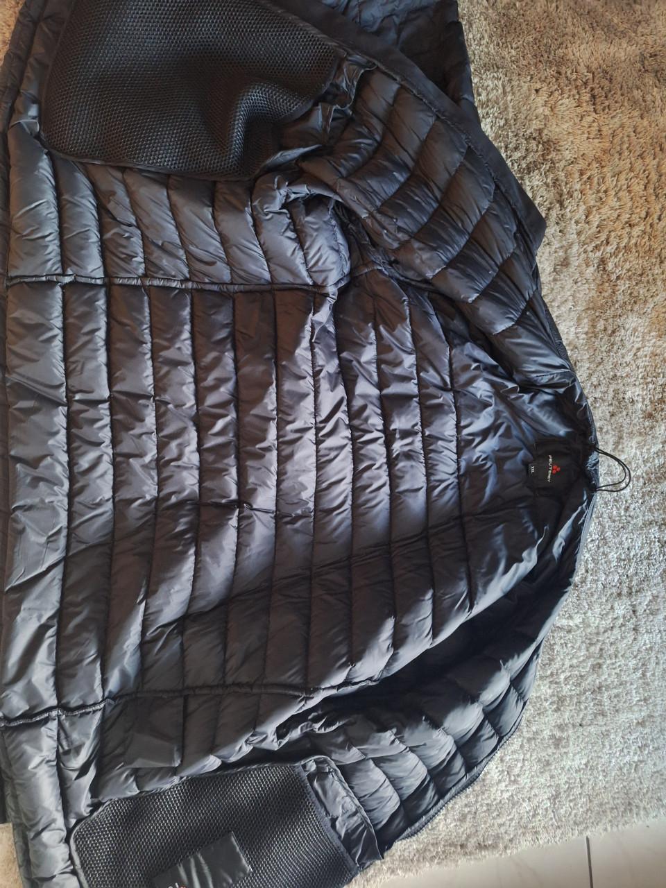 Prachtige nette jas Peuterey gekocht Hugo boss Hulst