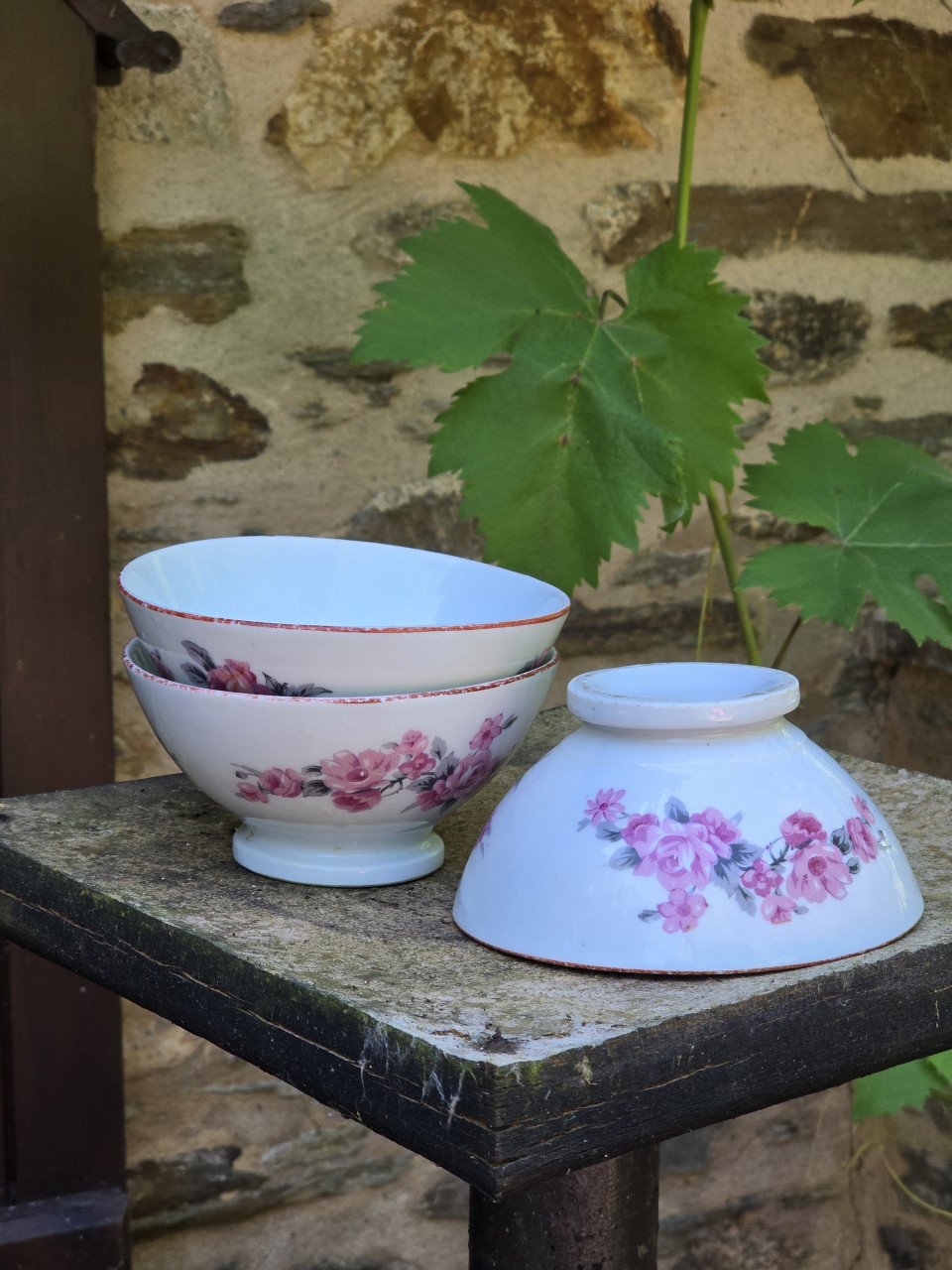 🤎 Brocante Franse spoelkommen met roze bloemmotief