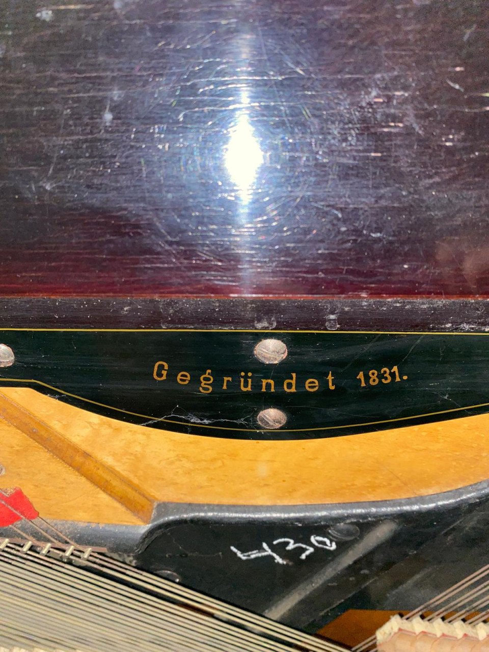 Antieke piano 1875 | Uniek verzamelstuk met medaillons