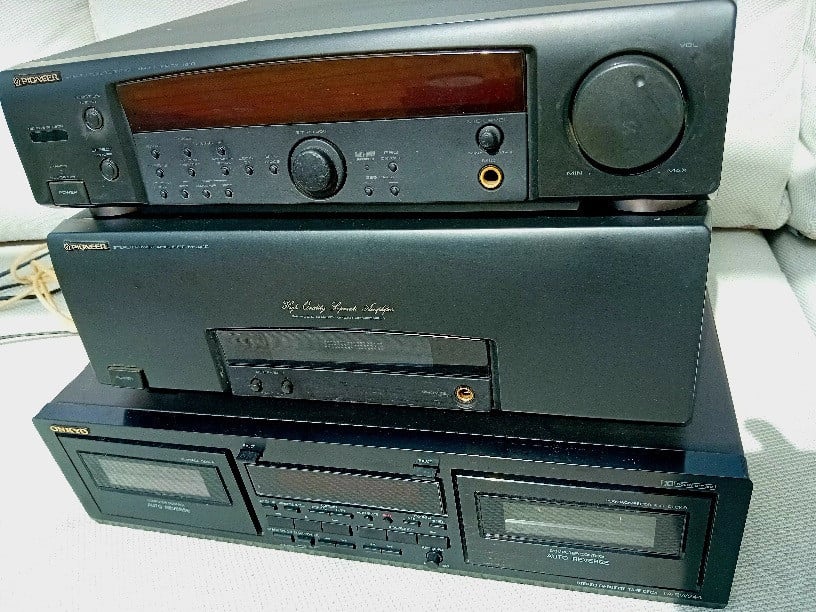 Pioneer versterkers plus onkyo cassetedeck