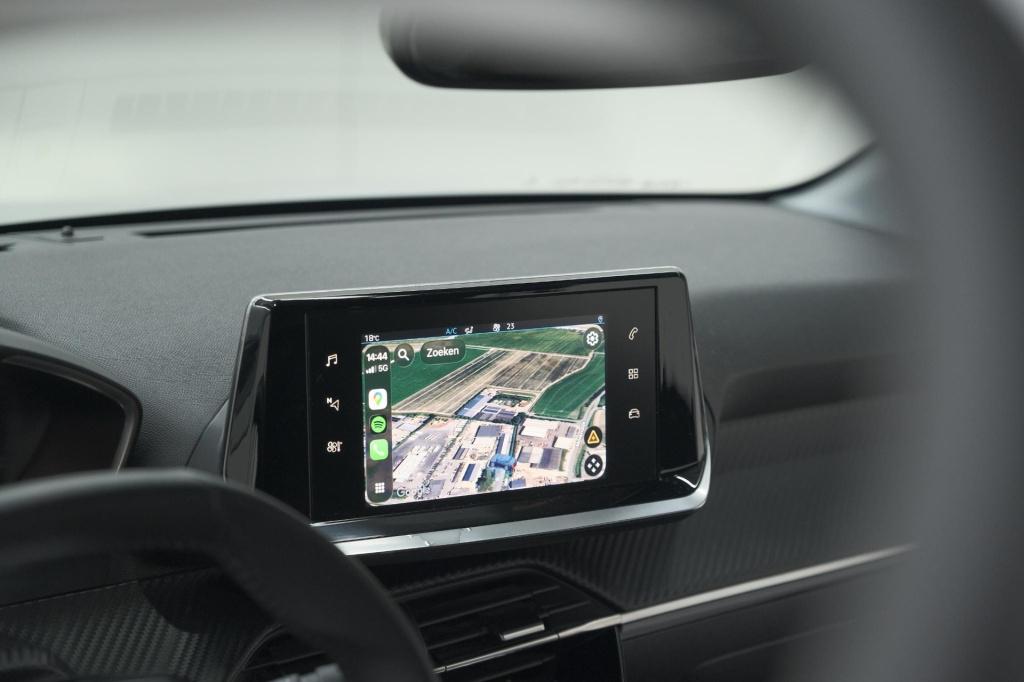Peugeot 208 puretech 100 allure | apple carplay | parkeersensoren