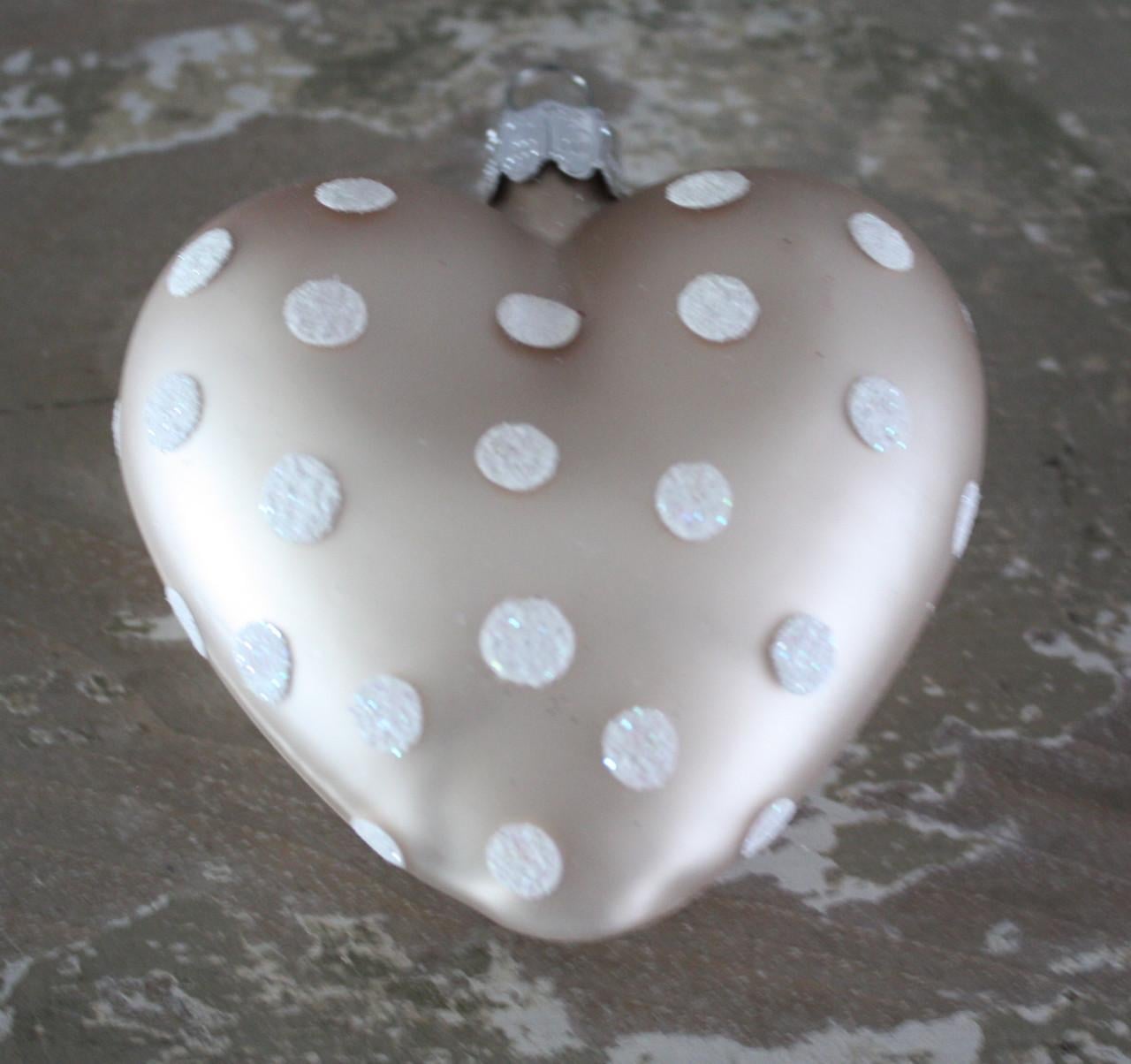 Glazen kerstbal hart champange kleur en glitter stippen