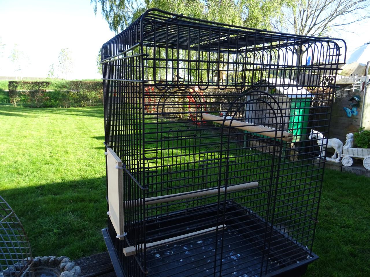 Te koop nog goede bruikbare vogel kooi voor agapornis of dwerg pagaai
