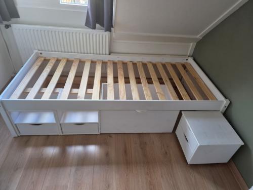 Bed 90x200