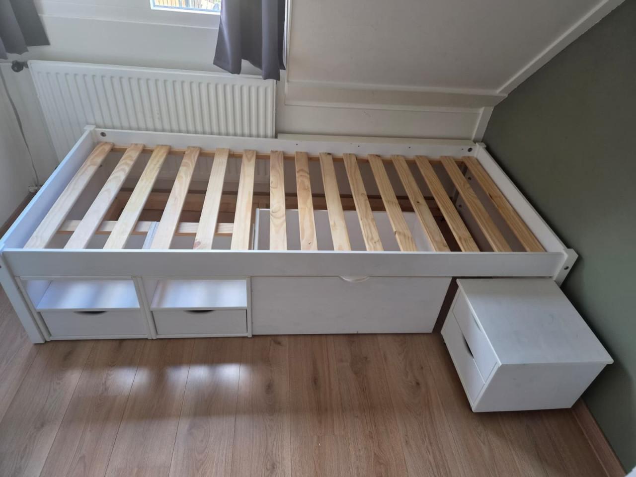 Bed 90x200
