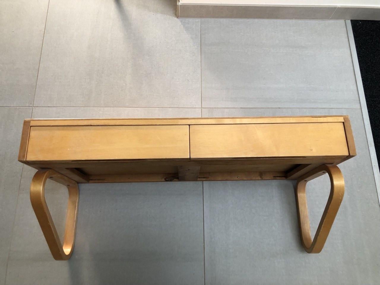 Kaptafel met spiegel en kruk van Pastoe