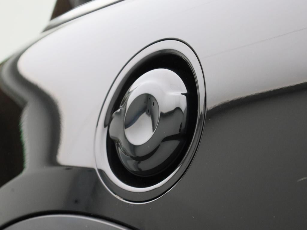 Mini Cooper mini 1.5 essential | navigatie | black pakket | parkeer sensore