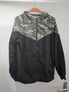 Zwart Slim Horse vest met capuchon met camouflagepatroon . Maat M