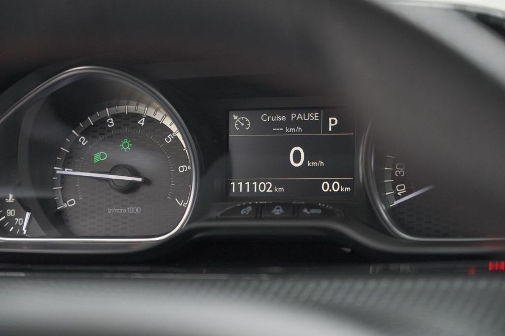 Peugeot 2008 puretech 110 eat6 gt line | trekhaak | camera | panoramadak | 
