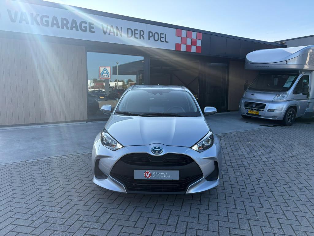 Toyota Yaris 1.5 hybrid 115 business
