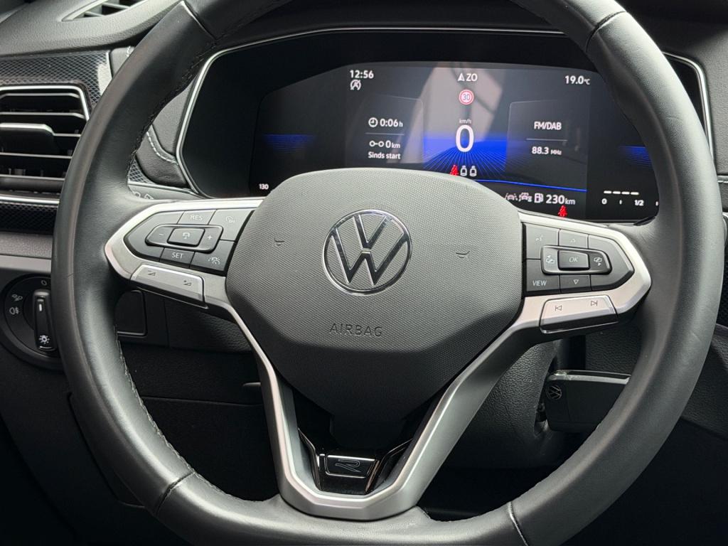 Volkswagen T-cross 1.5 tsi 150pk dsg r-line | camera | trekhaak | navi | iq