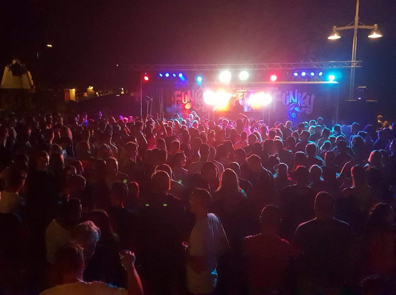 Boek nu de leukste drive-in show van zeeland.