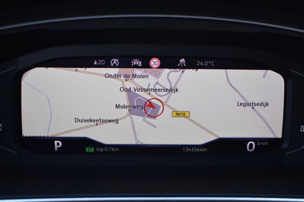 Volkswagen Tiguan 1.5 tsi act r-line | trekhaak | camera | stoelverwarming 
