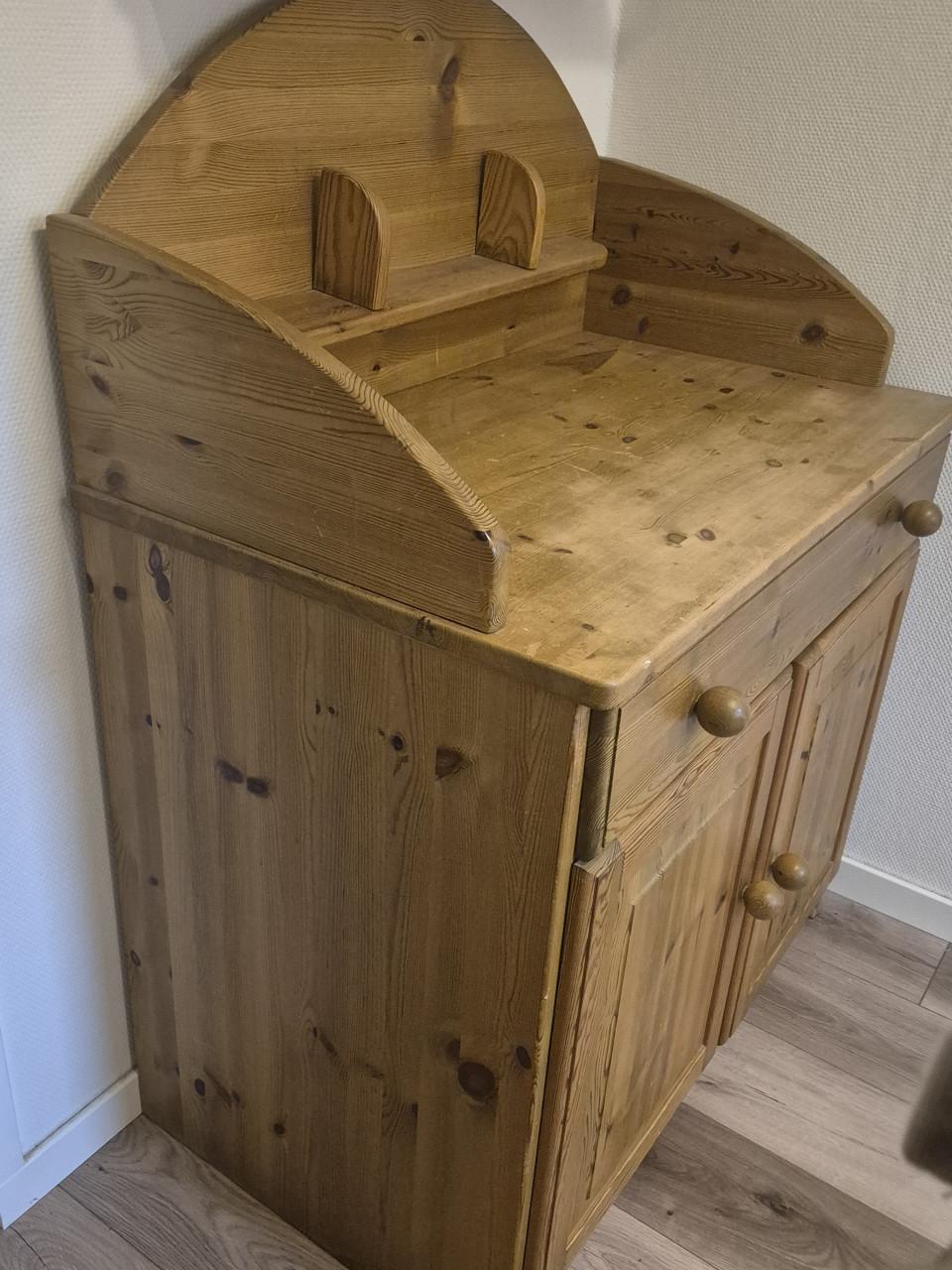 Babyledikant en kommode