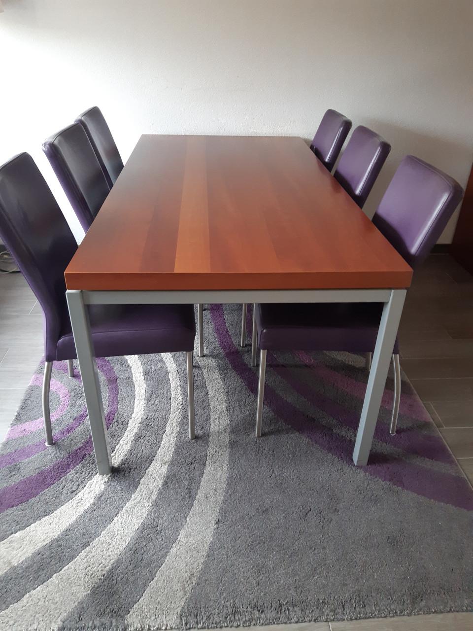 Eethoek, tafel met 6 lederen stoelen