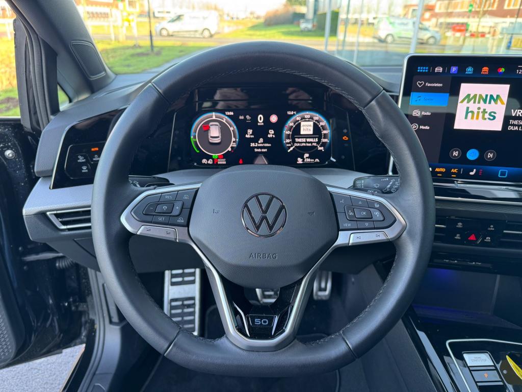 Volkswagen Golf 1.5 ehybrid 50 edition automaat , elektrische voorstoelen, 