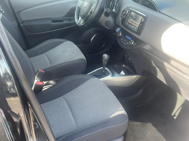 Toyota Yaris 1.5 hybrid trend bi-tone